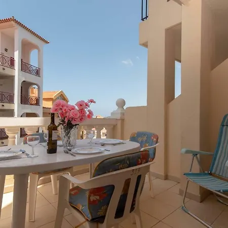 Castle Harbour 27 - One Bed Daire