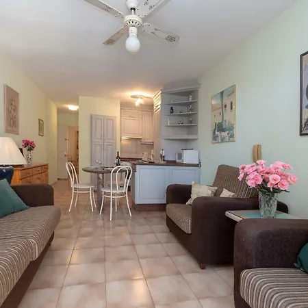 Apartmán Castle Harbour 27 - One Bed